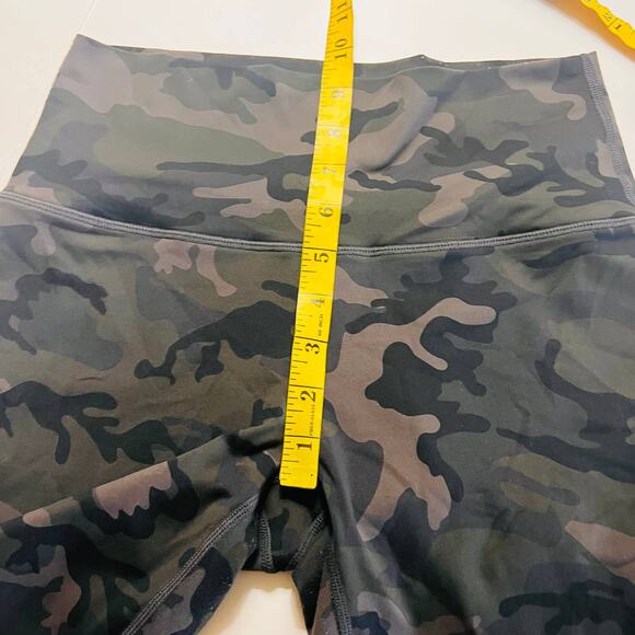 Zyia Active Camou Cropped Leggings Size 4 - Picture 8 of 11